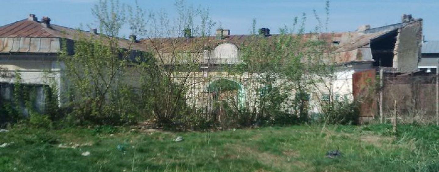 Un fost monument, pericol public în centrul Iaşului