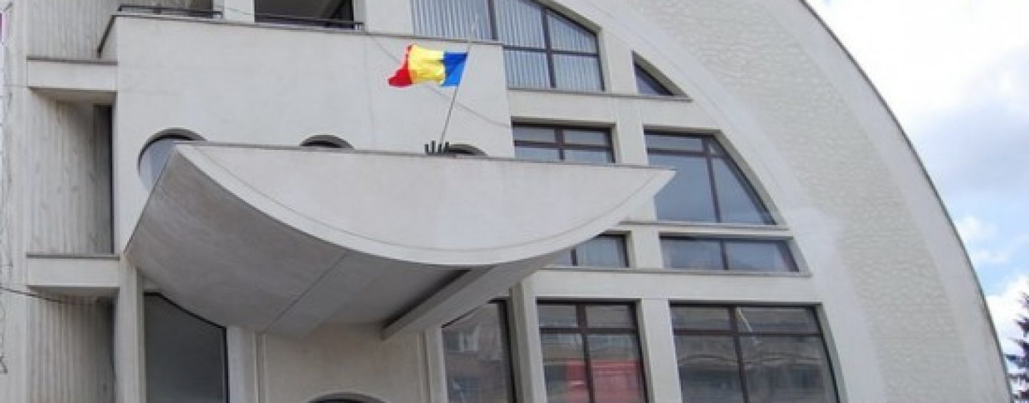 Ateneul Tătăraşi organizează lecţii de pian