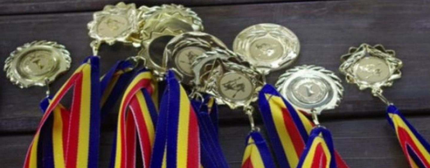 Munca le-a fost răsplătită! Notele de zece au fost premiate