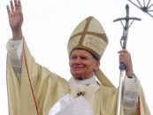 Acum 21 de ani, Papa Ioan Paul al II lea ajungea la București